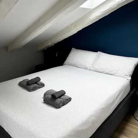 アパート Rodolfo Valentino Loft トリエステ